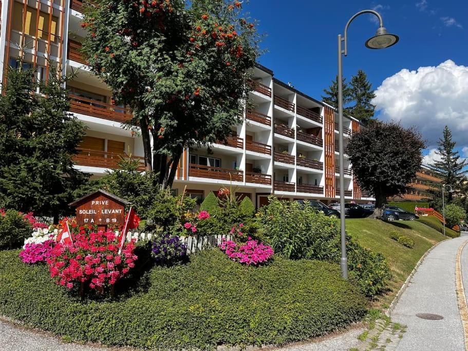 Cozy Central Apartment At A Special Price! كرانز مونتانا المظهر الخارجي الصورة